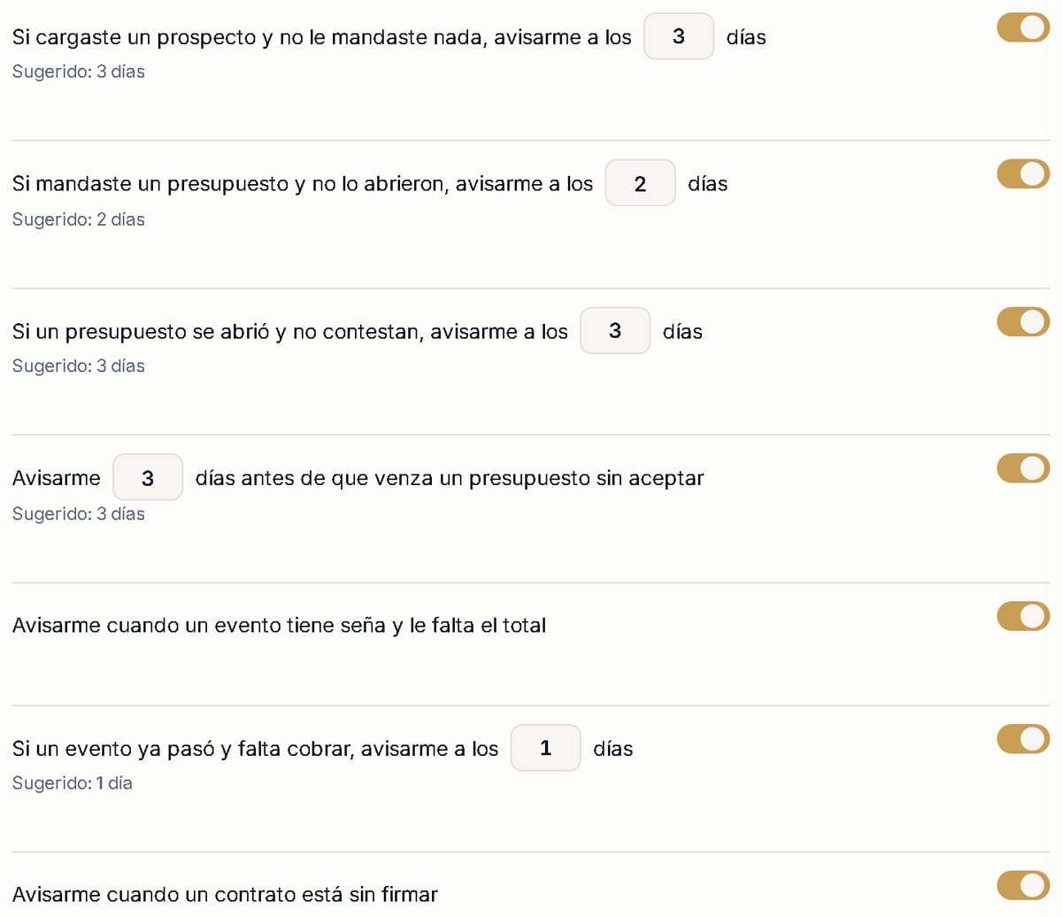 Ajustes → Seguimiento: cada aviso escrito como una frase con los días adentro, por ejemplo «Si un presupuesto se abrió y no contestan, avisarme a los 3 días», con un interruptor para apagarlo.