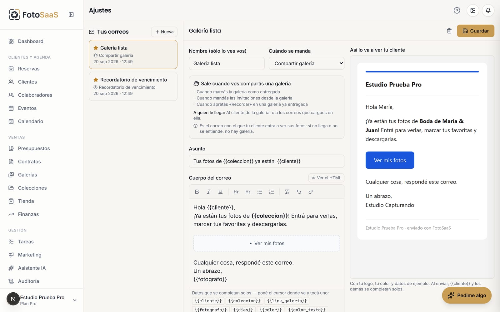 La pantalla «Tus correos» de FotoSaaS: la lista de plantillas a la izquierda, el editor con negrita y viñetas en el medio, y a la derecha la vista previa de cómo lo va a ver el cliente.