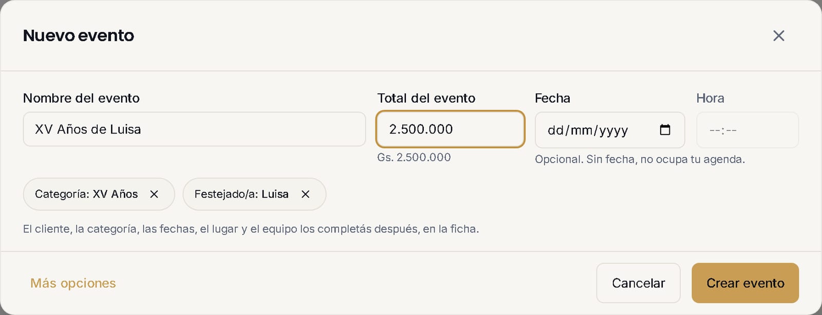 La ventana Nuevo evento para crear un evento rápido: Nombre del evento, Total del evento, Fecha y Hora, con la categoría y el festejado deducidos del nombre, y los botones Más opciones y Crear evento.